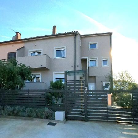 Apartment Natalia Valbandon Exterior photo