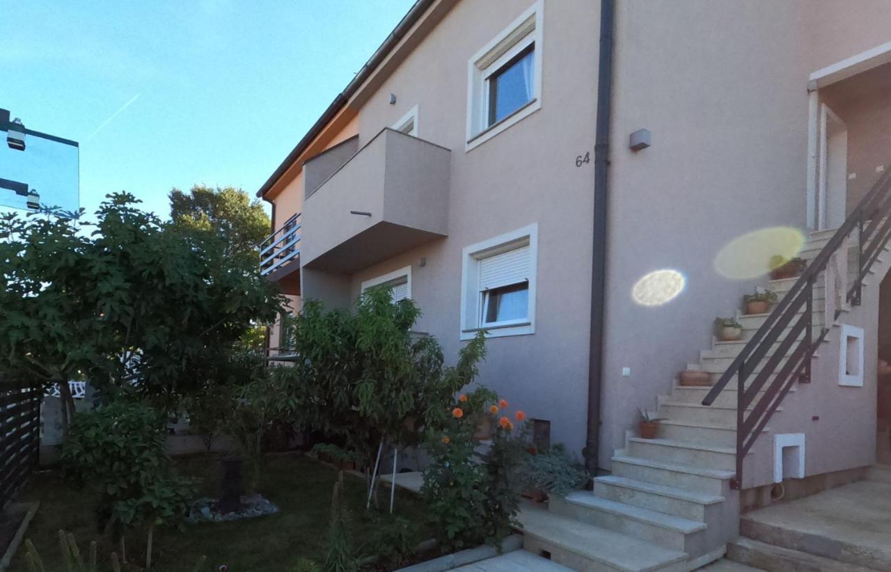 Apartment Natalia Valbandon Exterior photo